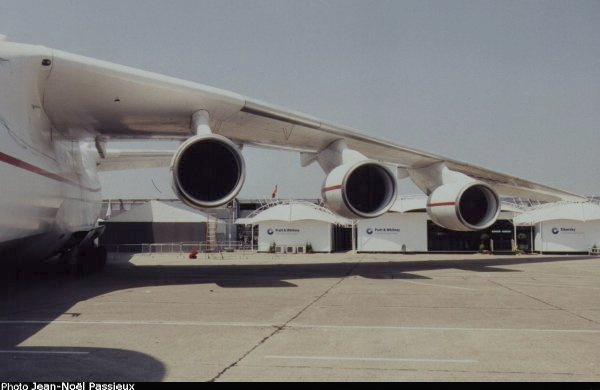 Aile de l'An-225 (photo : JN Passieux, Salon du Bourget 2001)
