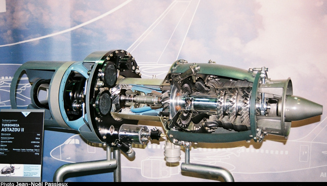 Vue d'un turbopropulseur Astazou II (photo : JN Passieux, Musée SNECMA, décembre 2014)