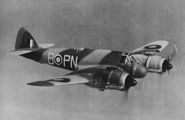 Chasseur anglais Bristal Beaufighter (photo : The Colour Encyclopedia of Incredible Aeroplanes - Philip Jarrett)