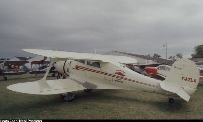 Vue d'un Beechcraft 17 (photo : JN Passieux, meeting Ferté-Alais 2001)