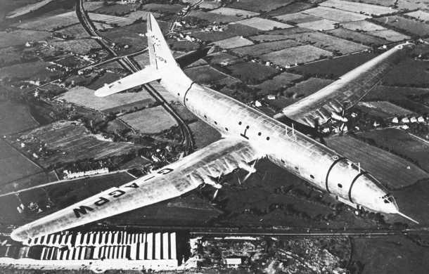 Vue du Brabazon en vol (photo : Encyclopédie illustrée de l'Aviation dans le monde - David Mondey)