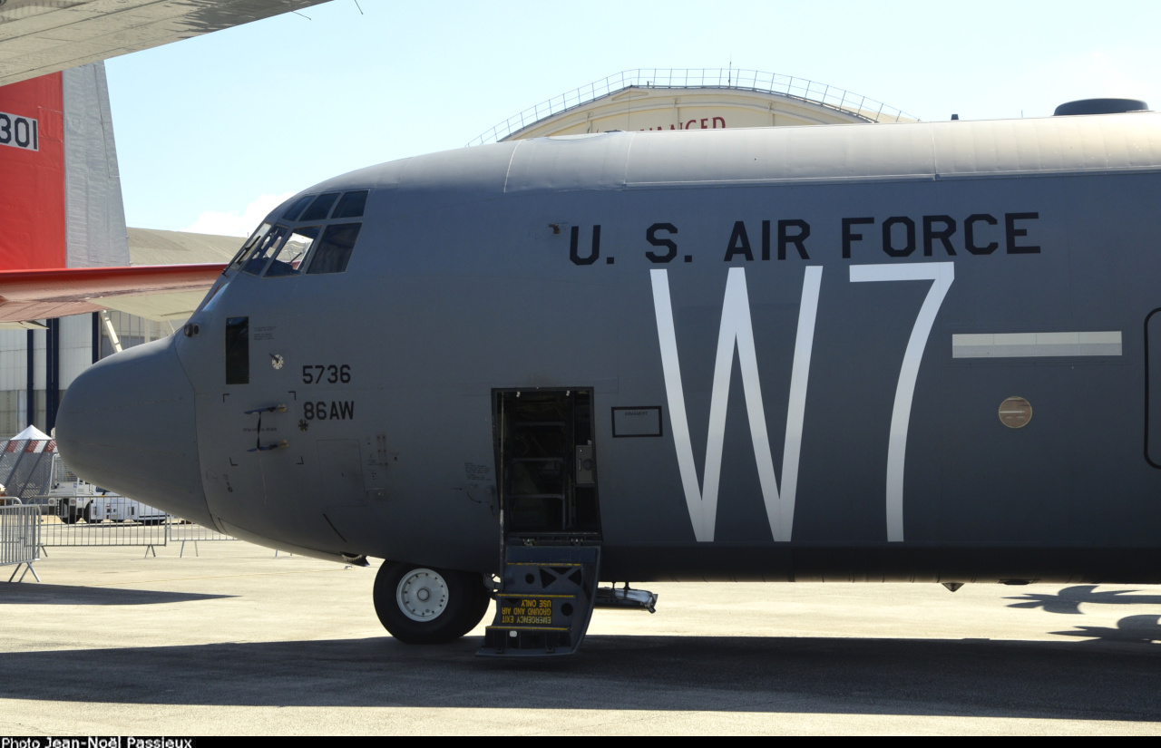 Vue d'un C-130E