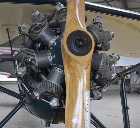 Vue d'un moteur radial Continental R-670 (photo : JN Passieux, musée JB Salis, La Ferté-Alais)