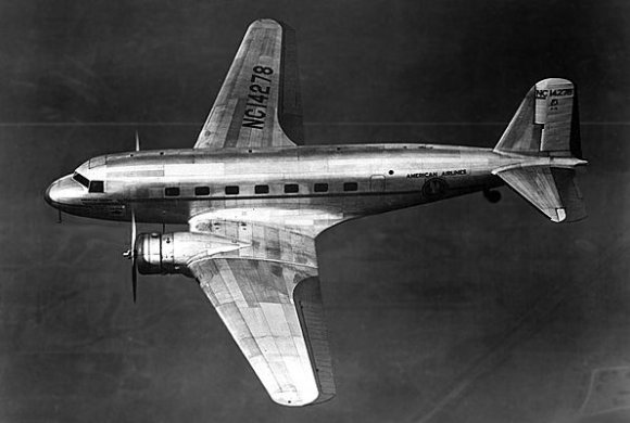 Vue d'un DC-2 de la compagnie American Airlines