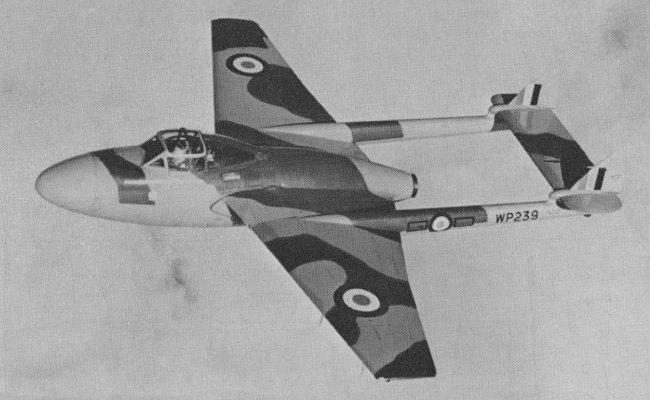 Vue d'un Vampire N.F. 10 (photo : Aircraft of the Royal Air Force 1918-57 - Owen Thetford)