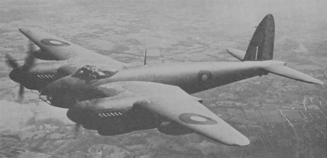 Vue d'un Mosquito de reconnaissance P.R. IX (photo : Aircraft of the Royal Air Force 1918-57 - Owen Thetford)