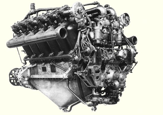 Vue d'un moteur Rolls-Royce Eagle VIII (illustration : Histoire de l'Aviation Militaire Bill Gunston)