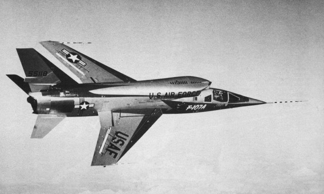 Vue d'un F-107A (photo : Jane's pocket book 12 Research and experimental aircraft - Michael J.H. Taylor)