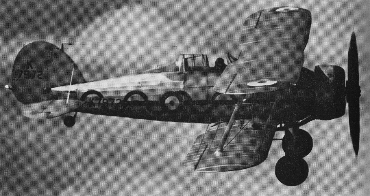 Vue d'un chasseur Gladiator (photo : Aircraft of the Royal Air Force 1918-57 - Owen Thetford)