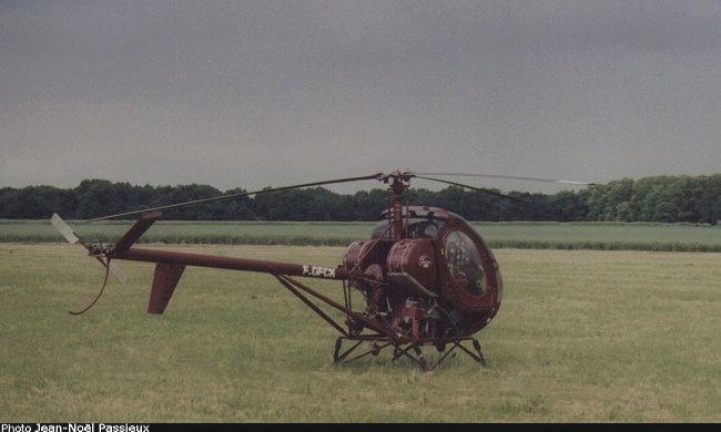 Vue d'un Hughes 269C (photo : JN Passieux, meeting Ferté-Alais 2001)