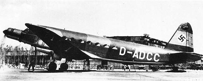 Vue de l'appareil de transport Junkers Ju 252 V1 (photo : Typenkompass Junkers - Flugzeuge seit 1915 - Manfred Griehl, Junkers)