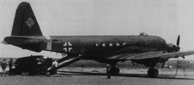 Vue de l'appareil de transport Junkers Ju 252 A-1 (photo : Typenkompass Junkers - Flugzeuge seit 1915 - Manfred Griehl, Junkers)