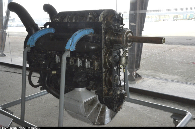 Vue d'un moteur Junkers Jumo 207B-2 (photo : JN Passieux - Musée de l'Air et de l'Espace du Bourget, avril 2019)
