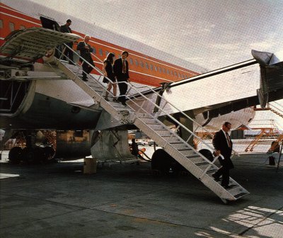 Vue de l'escalier pliant intégré (photo : Les grands avions de ligne - Lockheed Corp.)