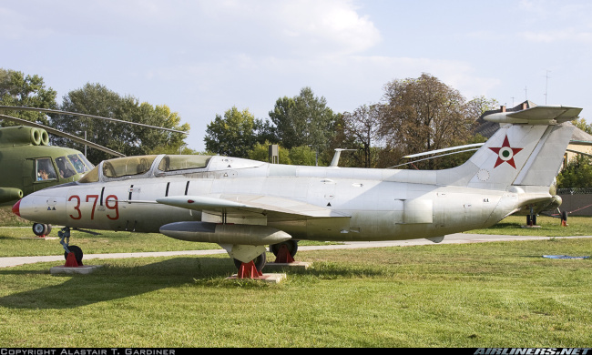 Vue d'un L-29 (origine : Fighters, encyclopaedia of world aircraft - Kenneth Munson)