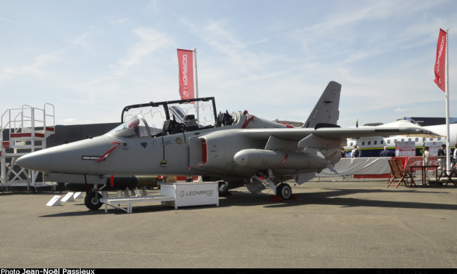 Vue d'un Aermacchi M-345 (photo : JN Passieux, Salon du Bourget 2023)