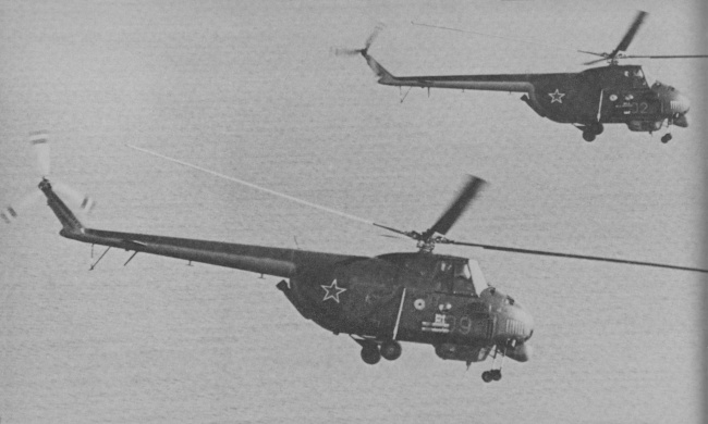 Vue d'un groupe de Mi-4 (photo : Jane's pocket book 20 Helicopters Michael J.H.Taylor)