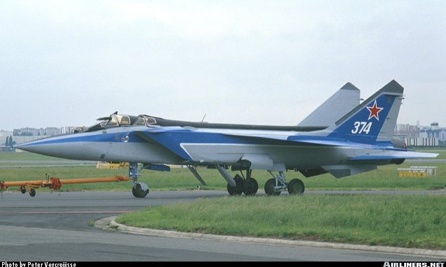Vue d'un MiG-31 au Salon du Bourget 1991 (photo : Peter Vercruijsse)