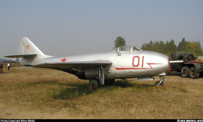 Vue du premier prototype du MiG-9 (photo : Milos Miklik)