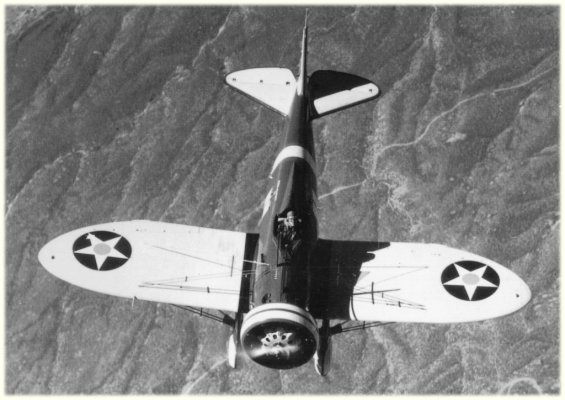 Vue d'un P-26A Peashooter (photo : At the Controls - Eric Long, Mark Avino, Tom Alison et Dana Bell)