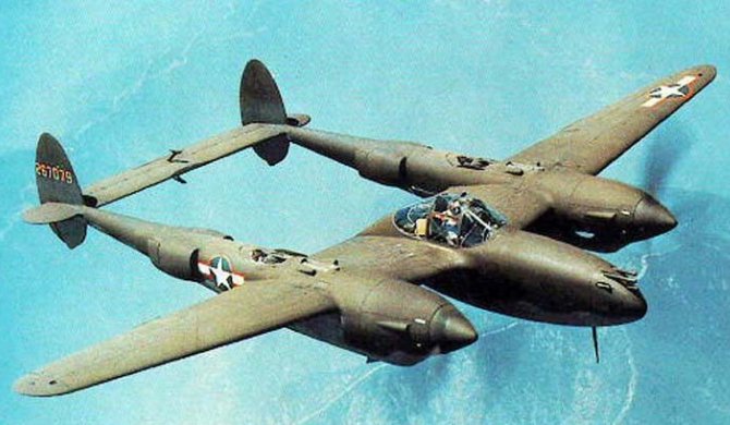 Vue d'un P-38J-15-LO Lightning