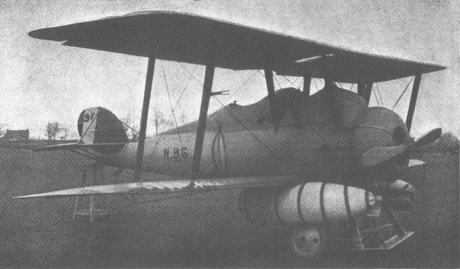 Vue d'un Parnall Panther ballon ventral gonflé (photo : Jane's fighting aircraft of World War I)