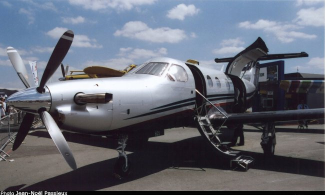 Vue d'un Pilatus PC-12 (photo : JN Passieux, Salon du Bourget 2005)
