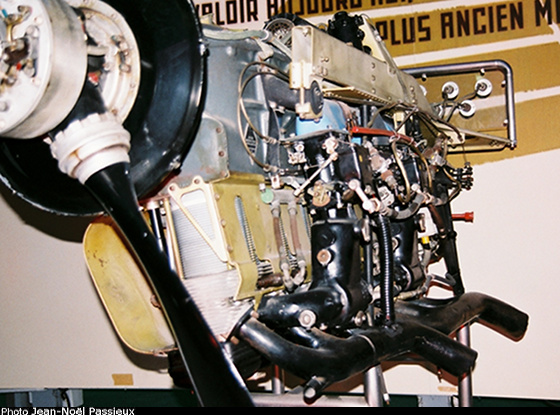 Vue d'un moteur Renault 6 Q (photo : JN Passieux, Musée SNECMA, décembre 2014)