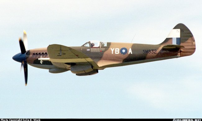 Vue d'un Spitfire F14C (photo : Colin K. Work)
