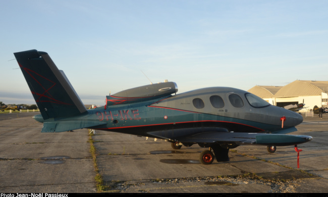 Vue d'un Cirrus Vision Jet (photo : JN Passieux, meeting de Melun-Villaroche 2024)