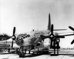 Vue du X-2 sous le B-50D