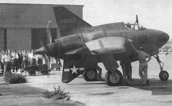 Vue du deuxième prototype du XP-54 (photo : Air Magazine)